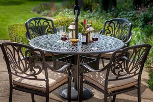 Amalfi 4 Seat Round Dining Set with Parasol & Base - image 3