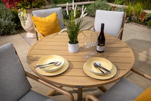 Sahara 4 Seat Round Dining Set with Parasol & Base - image 4